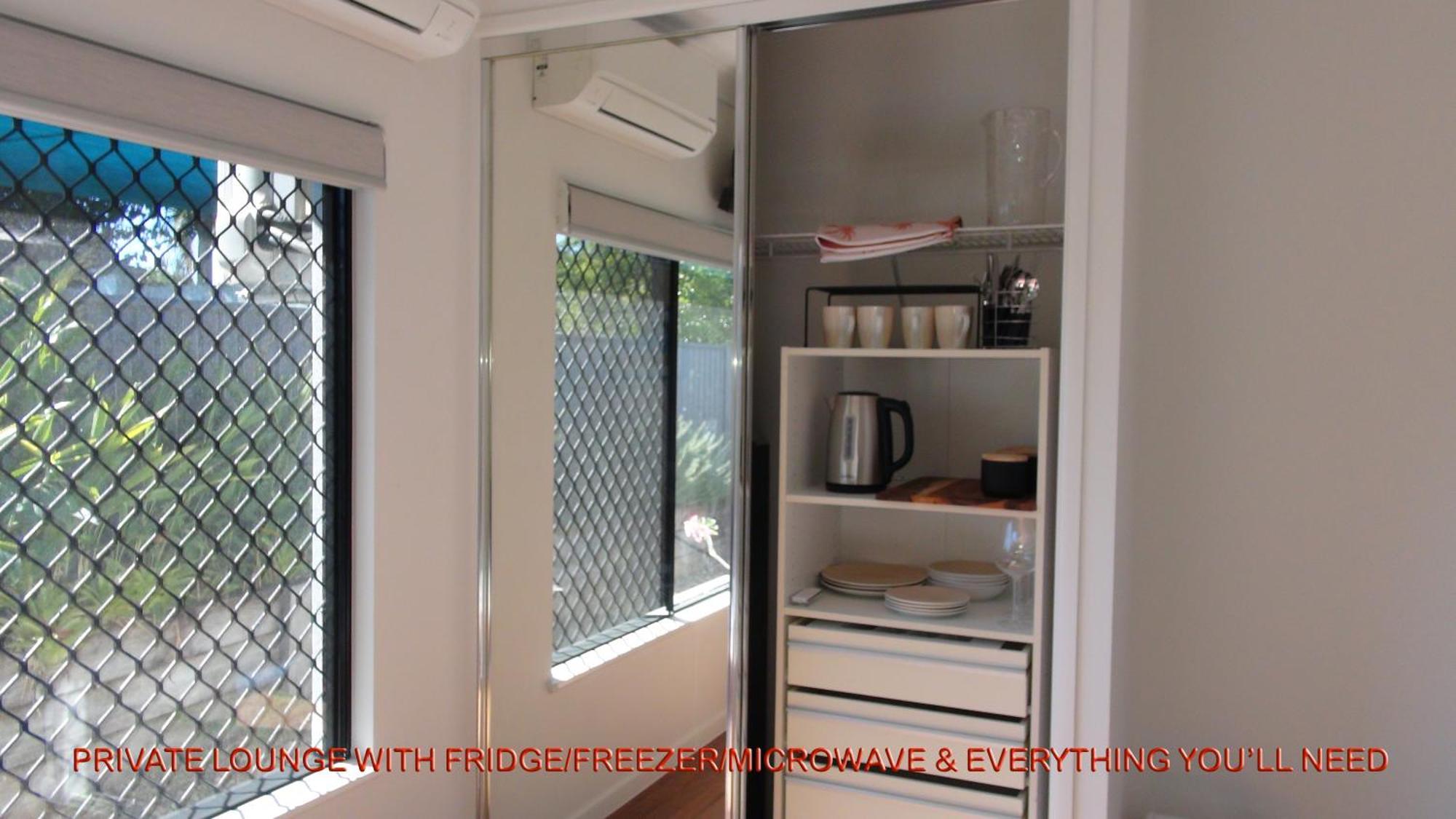 Bliss, Private Bedroom, Private Lounge & Bathroom, Netflix, Wifi Kewarra Beach